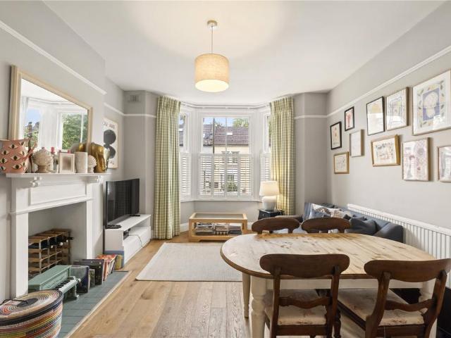 Flat for sale in London Borough of Wandsworth, Greater London