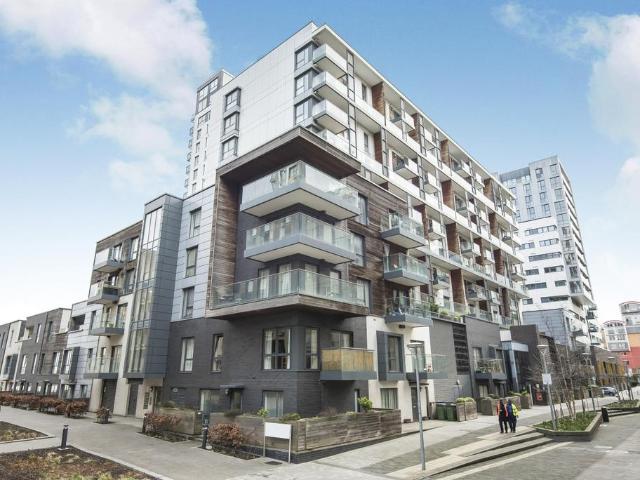 Flat for sale in Royal Borough of Greenwich, Greater London