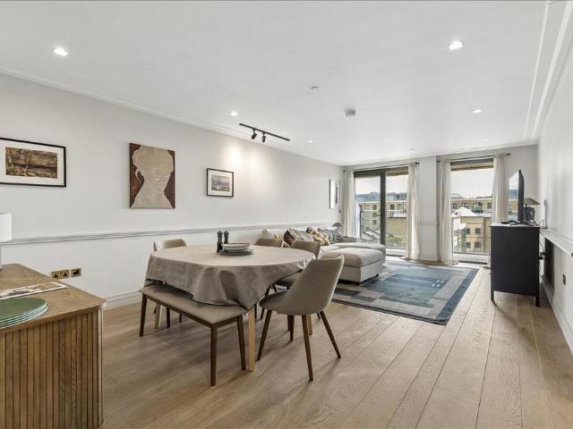 Flat for sale in Hammersmith, Greater London