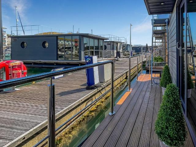 Flat for sale in Brighton Marina, Roedean