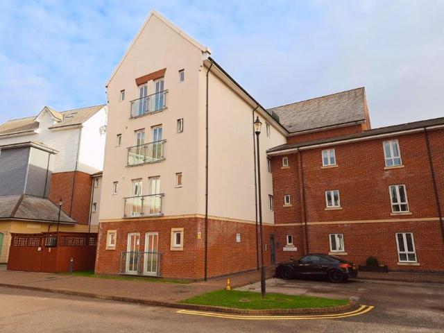 Flat for sale in Hough Green, Chester