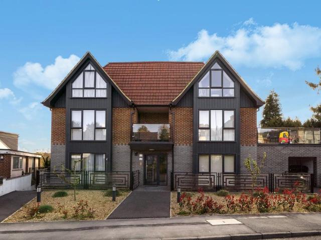 Flat for sale in London Borough of Croydon, Selsdon
