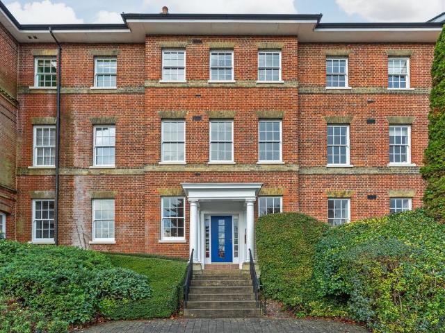 Flat for sale in Fulflood, Hampshire