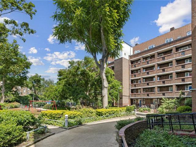 Flat for sale in Barnsbury, Greater London