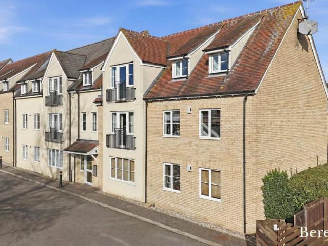 Flat for sale in Sunnymede, Billericay