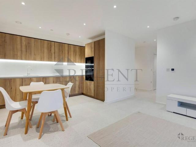 Flat for sale in St. George in the East, Cat Hill
