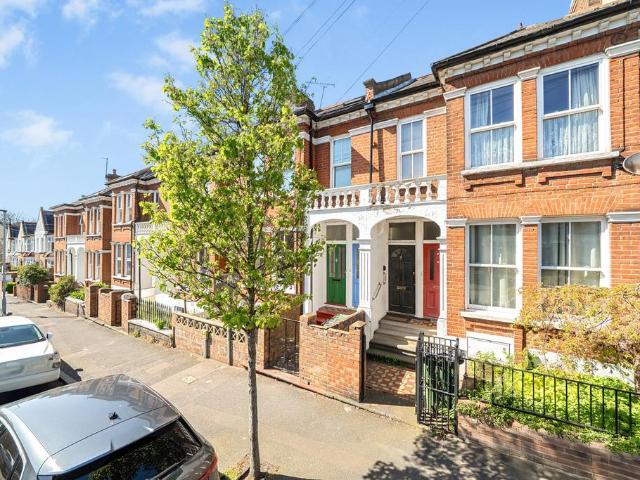 Flat for sale in Charlton, Greater London
