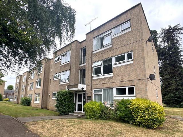Flat for sale in Broxbourne, Hertfordshire