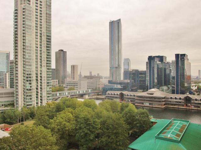 Flat for sale in Millwall, Greater London