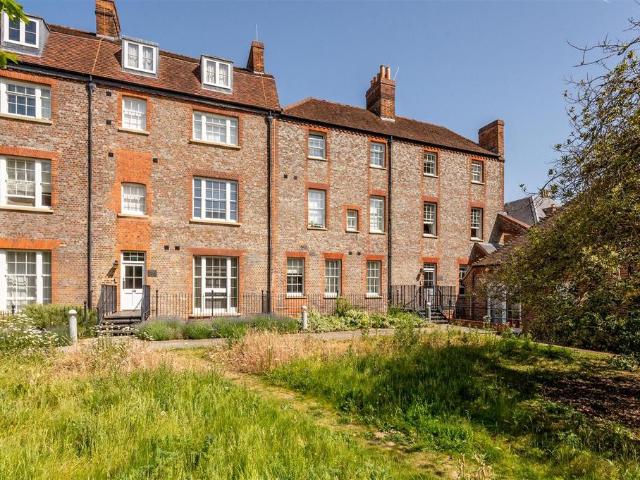 Flat for sale in Newtown, Reading