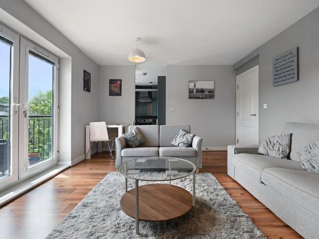 Flat for sale in Horsforth, West Yorkshire