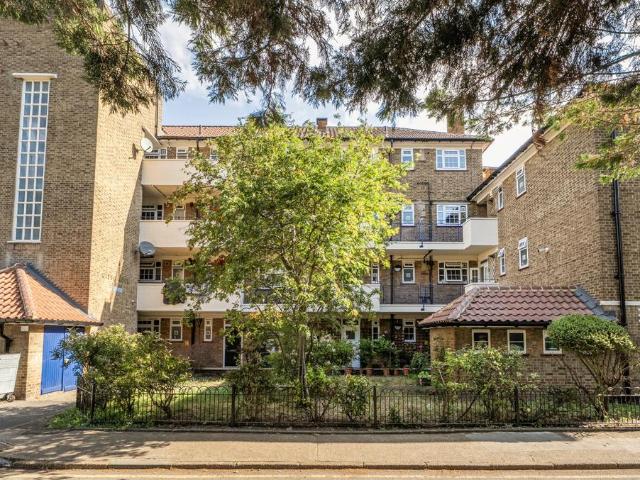 Flat for sale in London Borough of Merton, Mitcham