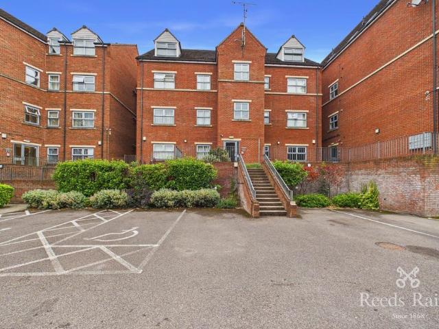 Flat for sale in Clifton, South Yorkshire