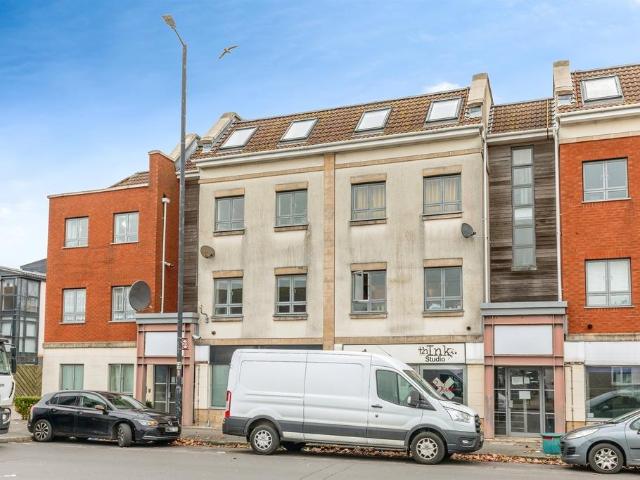 Flat for sale in Feckenham, City Of Bristol