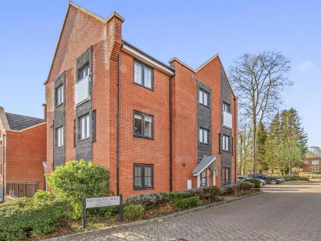 Flat for sale in Daws Hill, Cressex