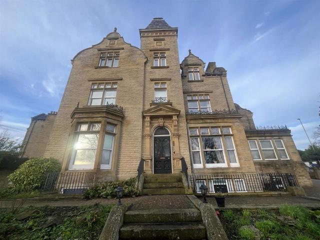Flat for sale in Highfields, Huddersfield