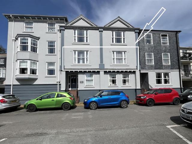 Flat for sale in Strode, Devon