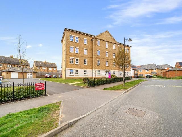Flat for sale in Monks Orchard, Kent