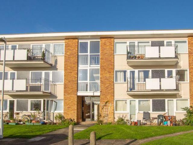 Flat for sale in Lower Walmer, Ash