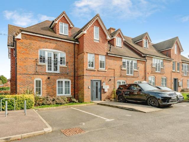 Flat for sale in Red Hill, Surrey