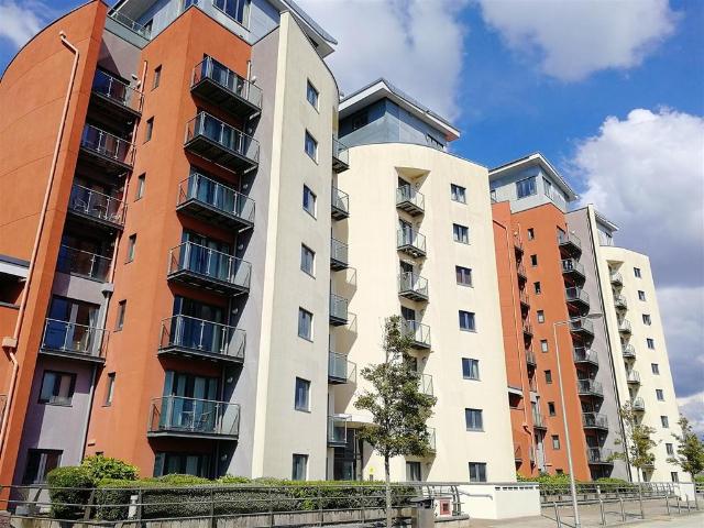 Flat for sale in SA1 Swansea Waterfront, Swansea