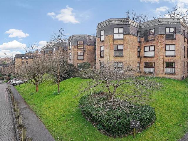 Flat for sale in Binscombe, Fole
