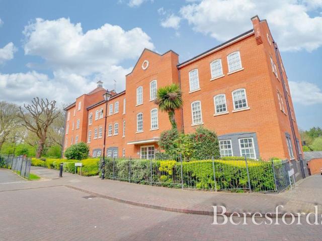 Flat for sale in Old Heath, Fordham Heath