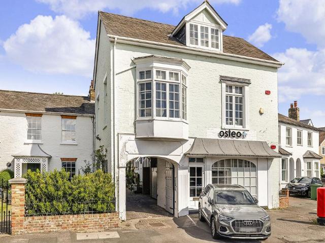 Flat for sale in Blackhills, Surrey