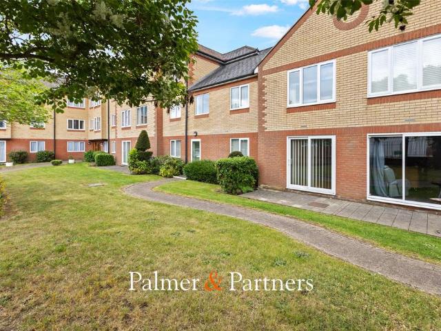 Flat for sale in Hythe, Fordham Heath