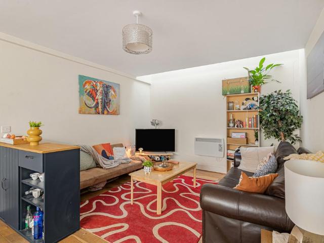 Flat for sale in Brixton, Greater London