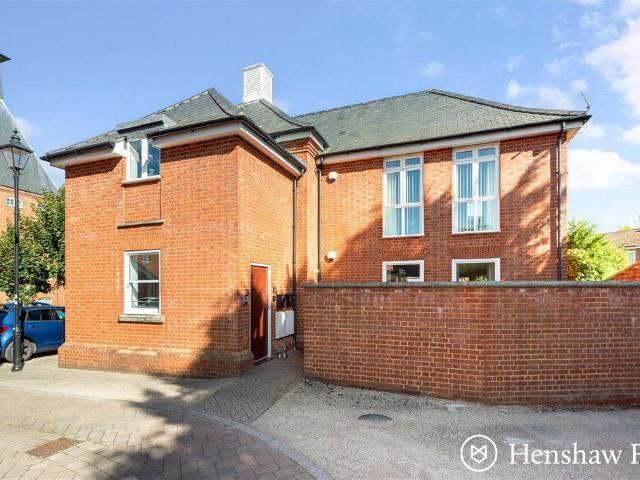 Flat for sale in Barton Stacey, Hampshire