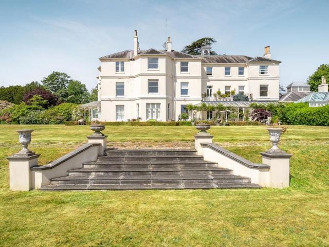 Flat for sale in Winkfield