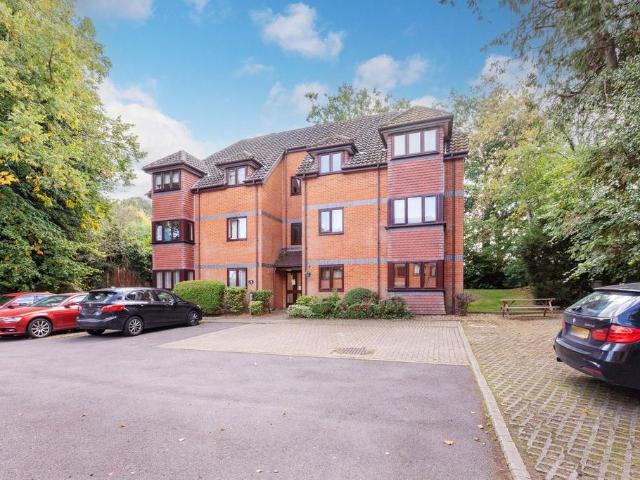 Flat for sale in Easthampstead, Bracknell