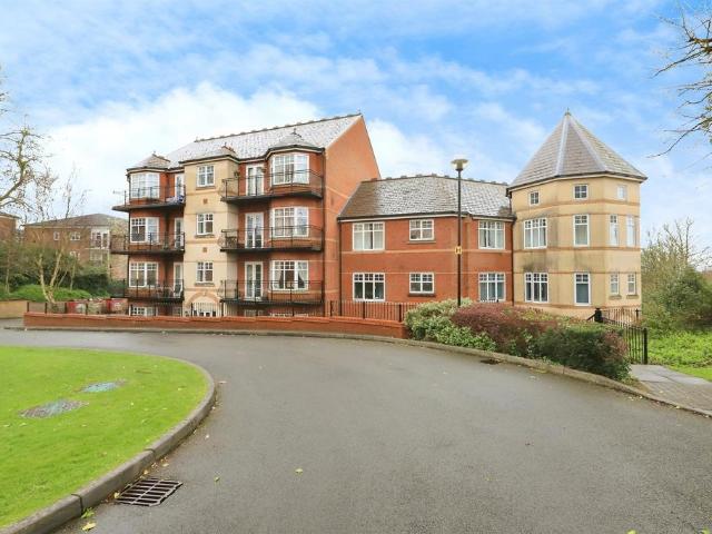 Flat for sale in Goldthorn Hill, West Midlands