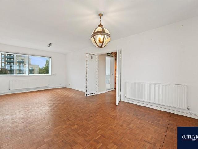 Flat for sale in London Borough of Ealing, Perivale