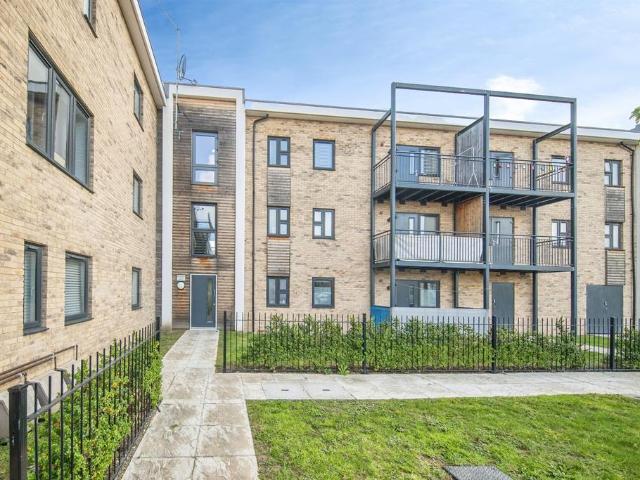 Flat for sale in Highwoods, Fordham Heath