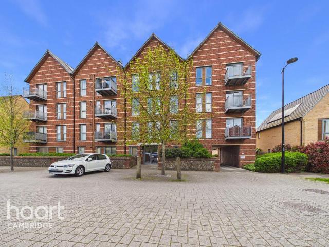 Flat for sale in Arbury, Cambridgeshire