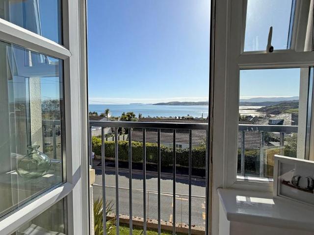 Flat for sale in Llanfair-Mathafarn-Eithaf, Benllech