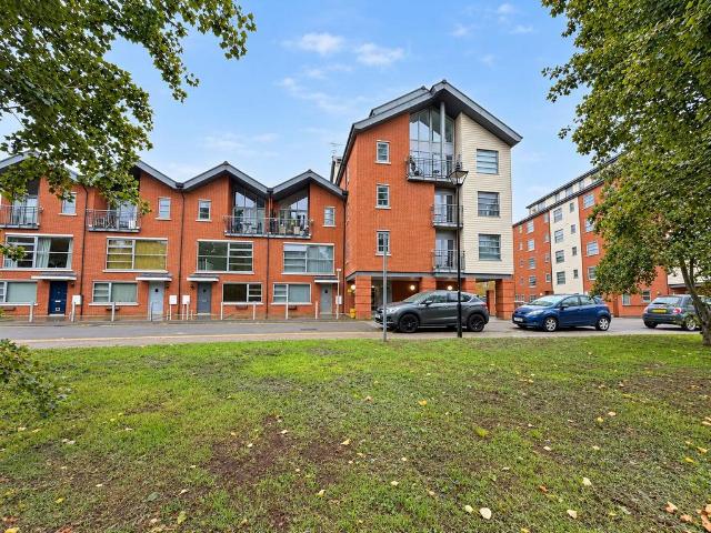 Flat for sale in Colchester, Essex