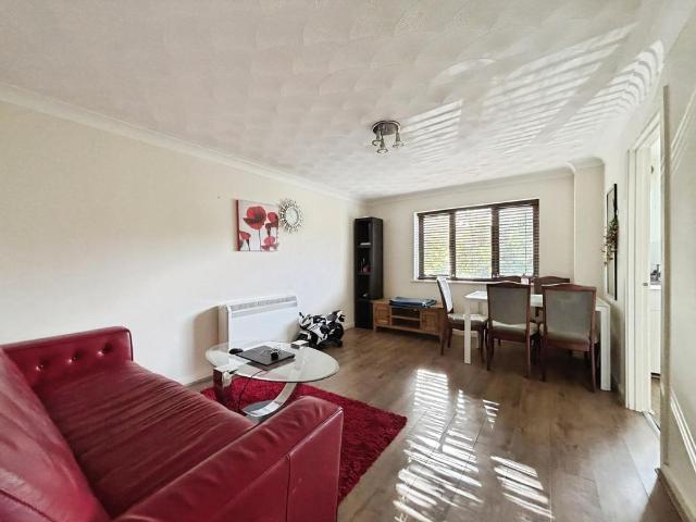 Flat for sale in London Borough of Newham, Greater London
