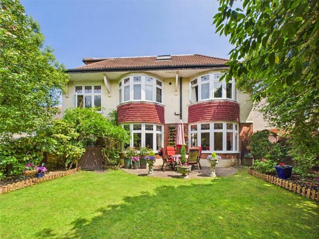 Flat for sale in Boscombe, Bournemouth