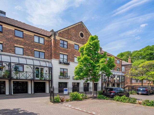 Flat for sale in High Field, York