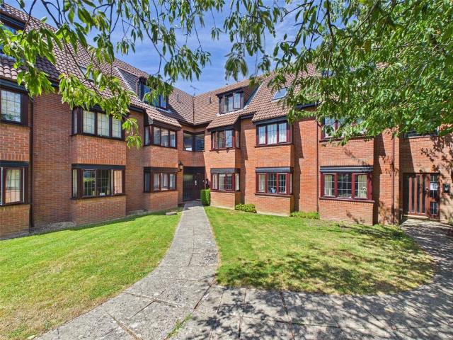 Flat for sale in Golden Valley, Gloucestershire