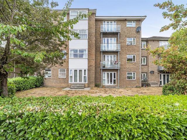 Flat for sale in Royal Borough of Kingston upon Thames, Greater London