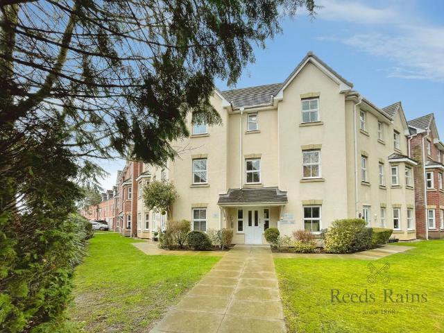 Flat for sale in Timperley, Trafford Park
