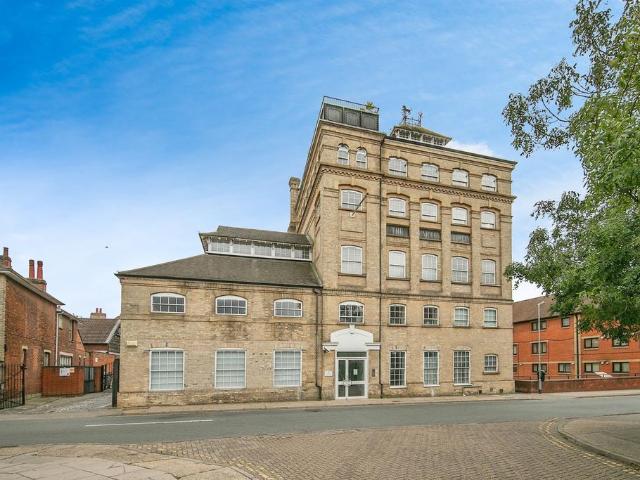 Flat for sale in Stoke, Ipswich