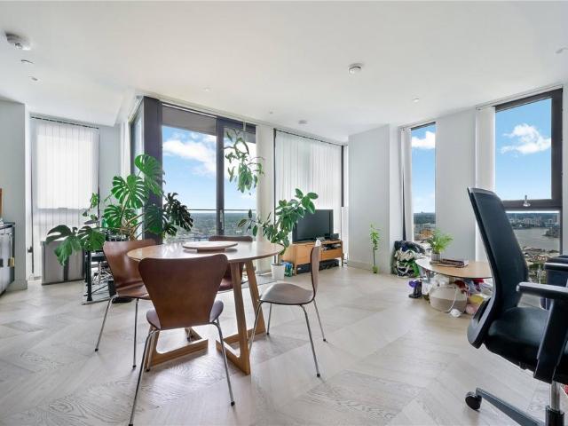 Flat for sale in Greenwich Peninsula, Greater London