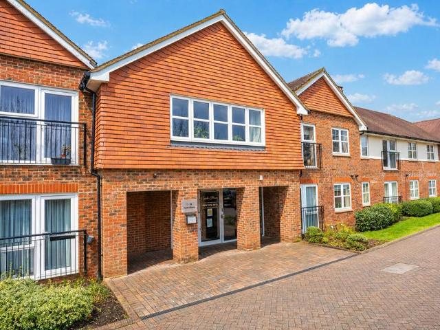 Flat for sale in St Albans, Five Acres