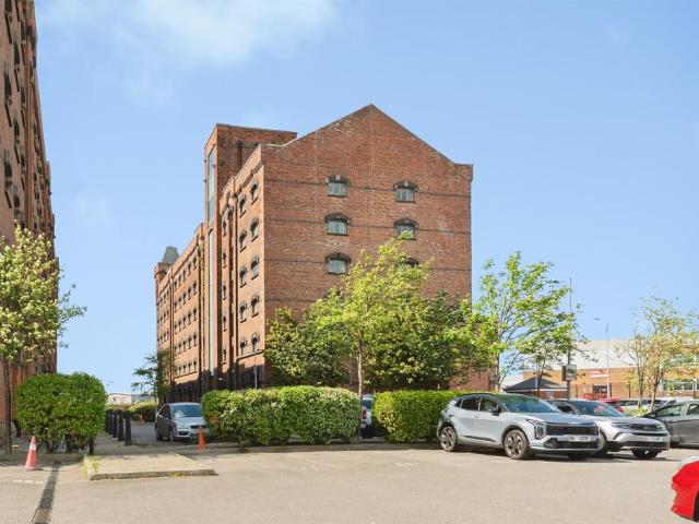 Flat for sale in Birkenhead, Wirral