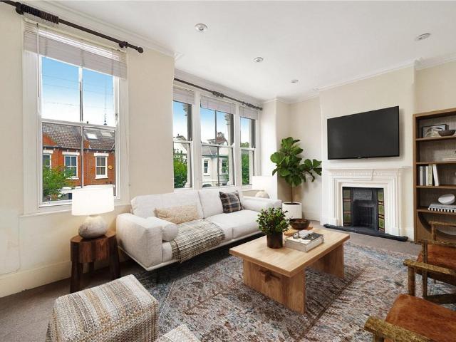 Flat for sale in Fulham, Sands End